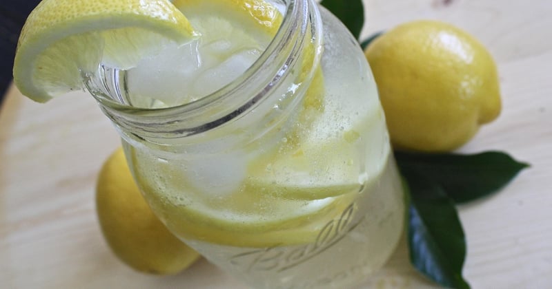 Pourquoi boire de l'eau citronnée le matin est bon pour la digestion