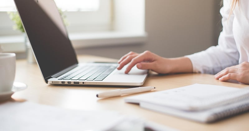 Routine d'étirements doux : le guide essentiel pour les personnes sédentaires